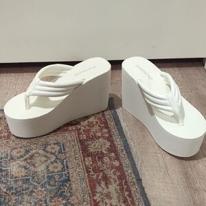 NWoB Shoe Dazzle White Platform Wedge Thong Sandals